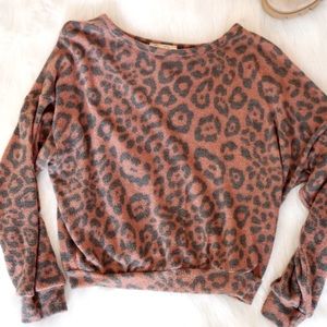NWT Leopard Print Sweatshirt Soft Cozy Pullover Crew Neck